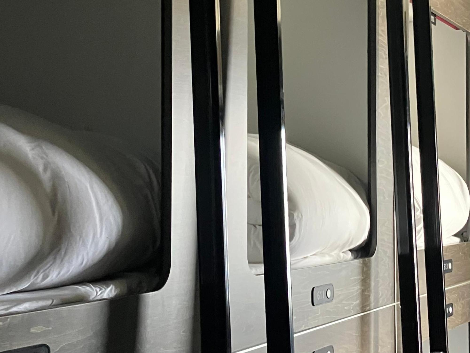 Capsule Hotel Suzumoriya Токио Экстерьер фото