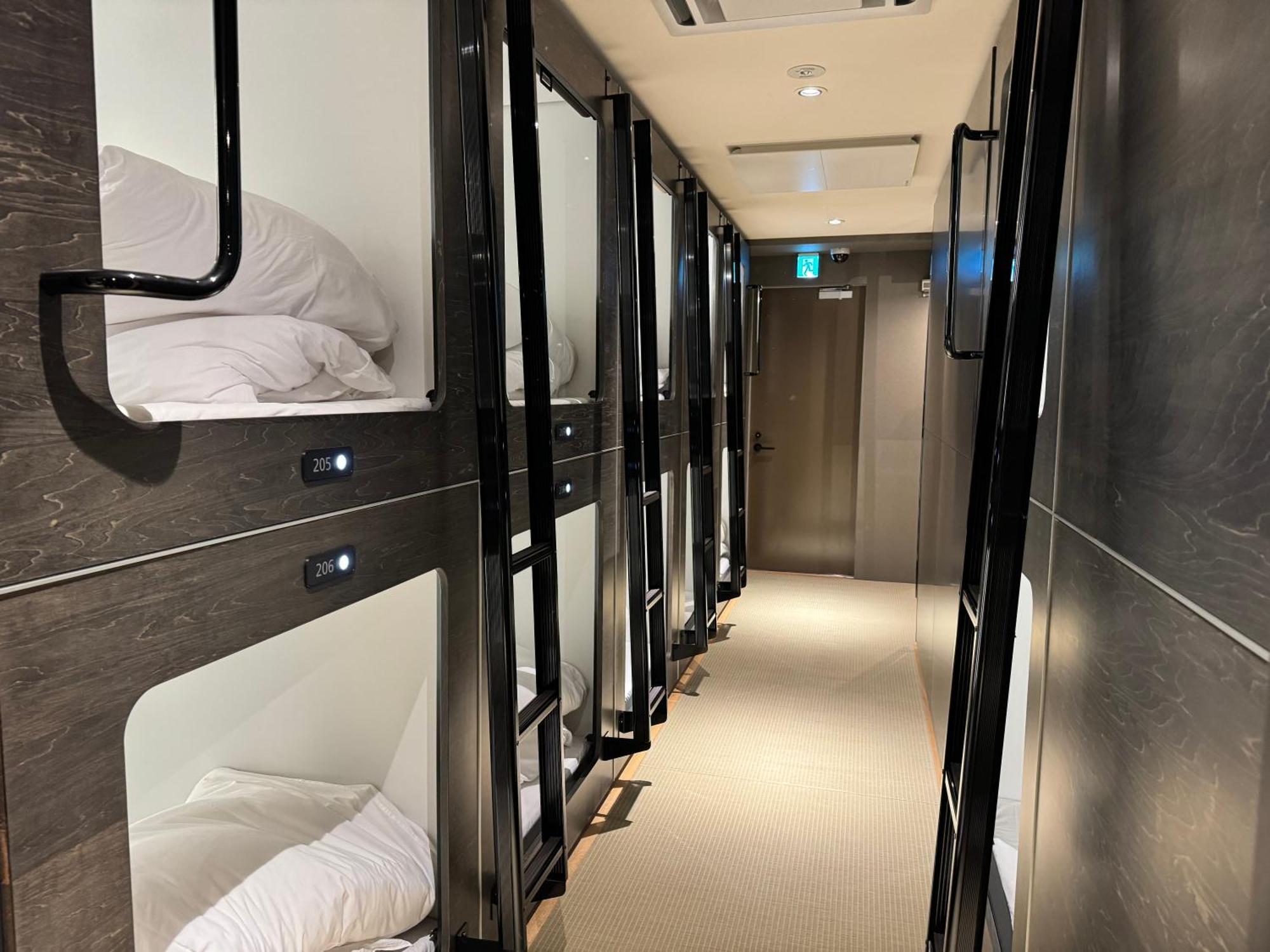 Capsule Hotel Suzumoriya Токио Экстерьер фото